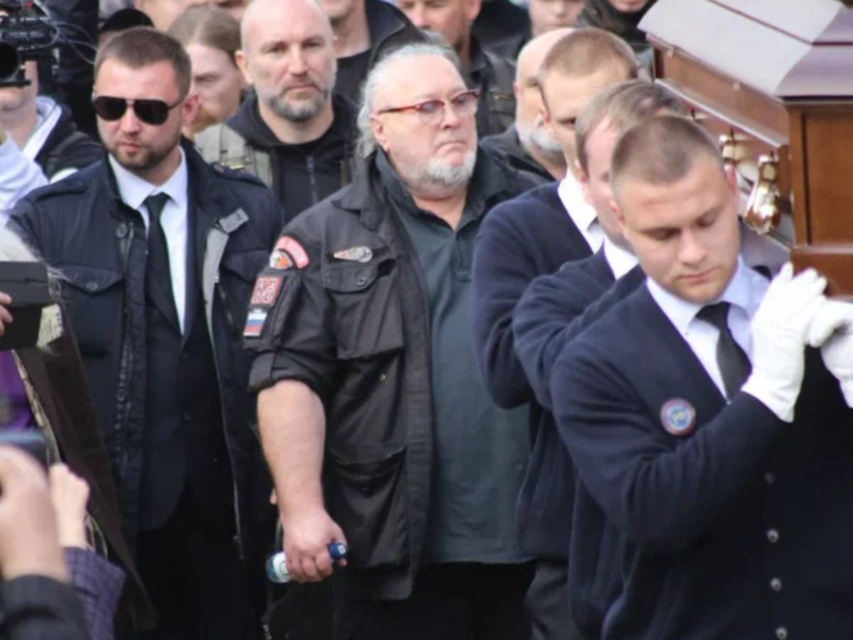 Казус на похоронах Зайцева: народ ахнул, когда увидел сына модельера