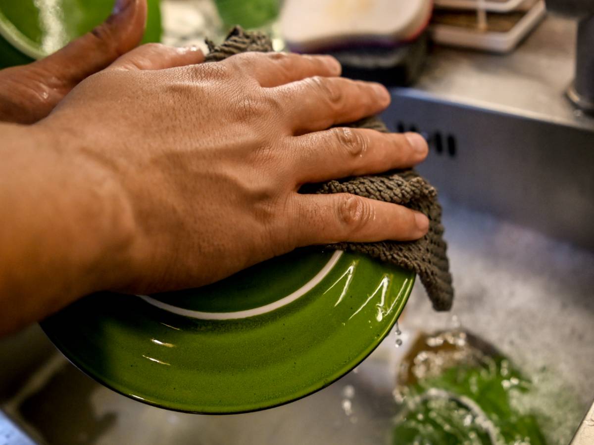 Никогда не оставляйте грязную посуду в раковине надолго – попрощаетесь со здоровьем