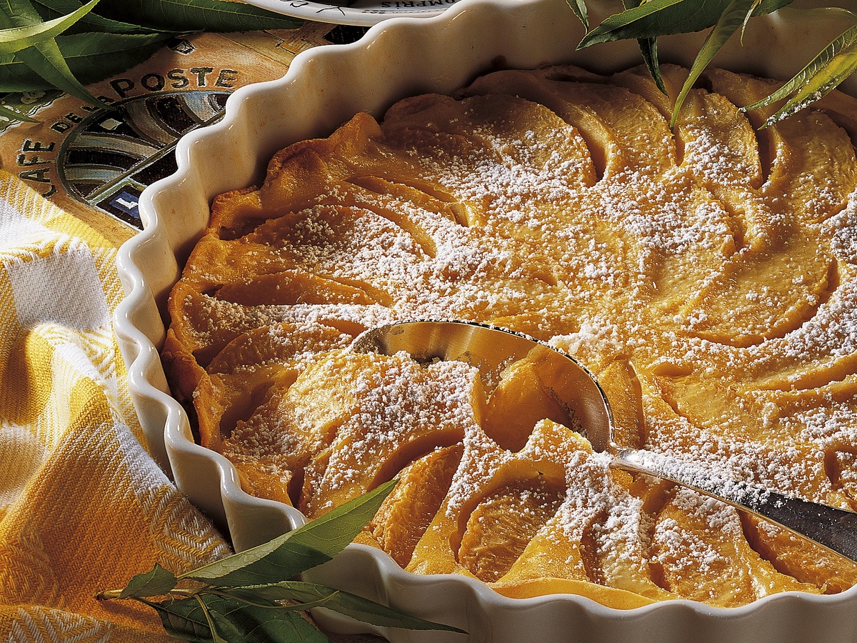 Рецепт персикового пирога на йогурте: вся семья будет в восторге