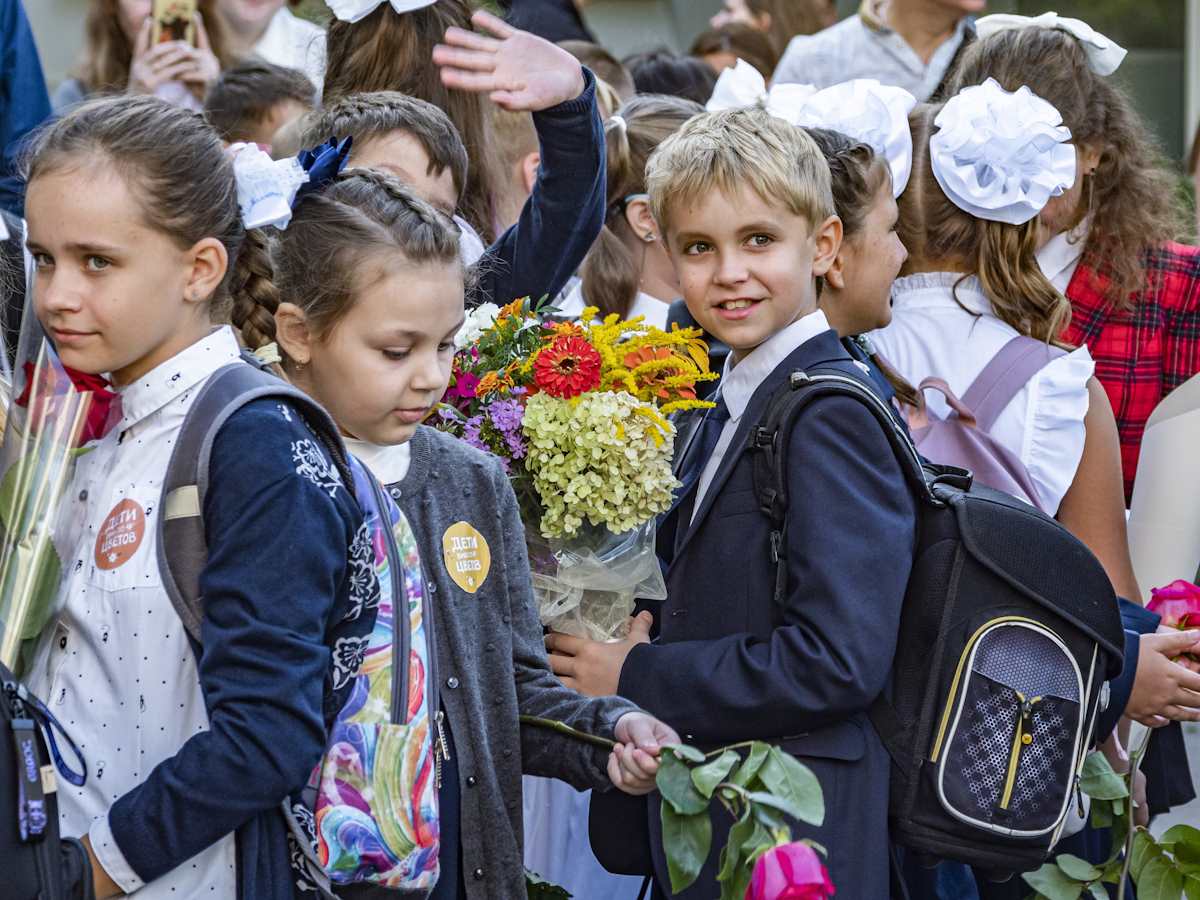 Как помочь ребенку найти друзей в школе — полезные советы