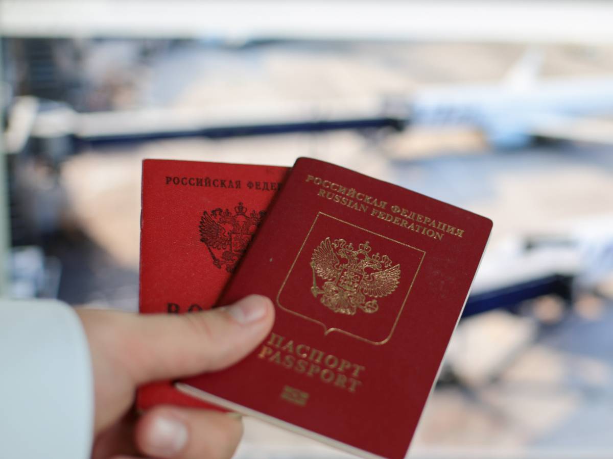 В России откажутся от паспортов: для подтверждения личности потребуется телефон