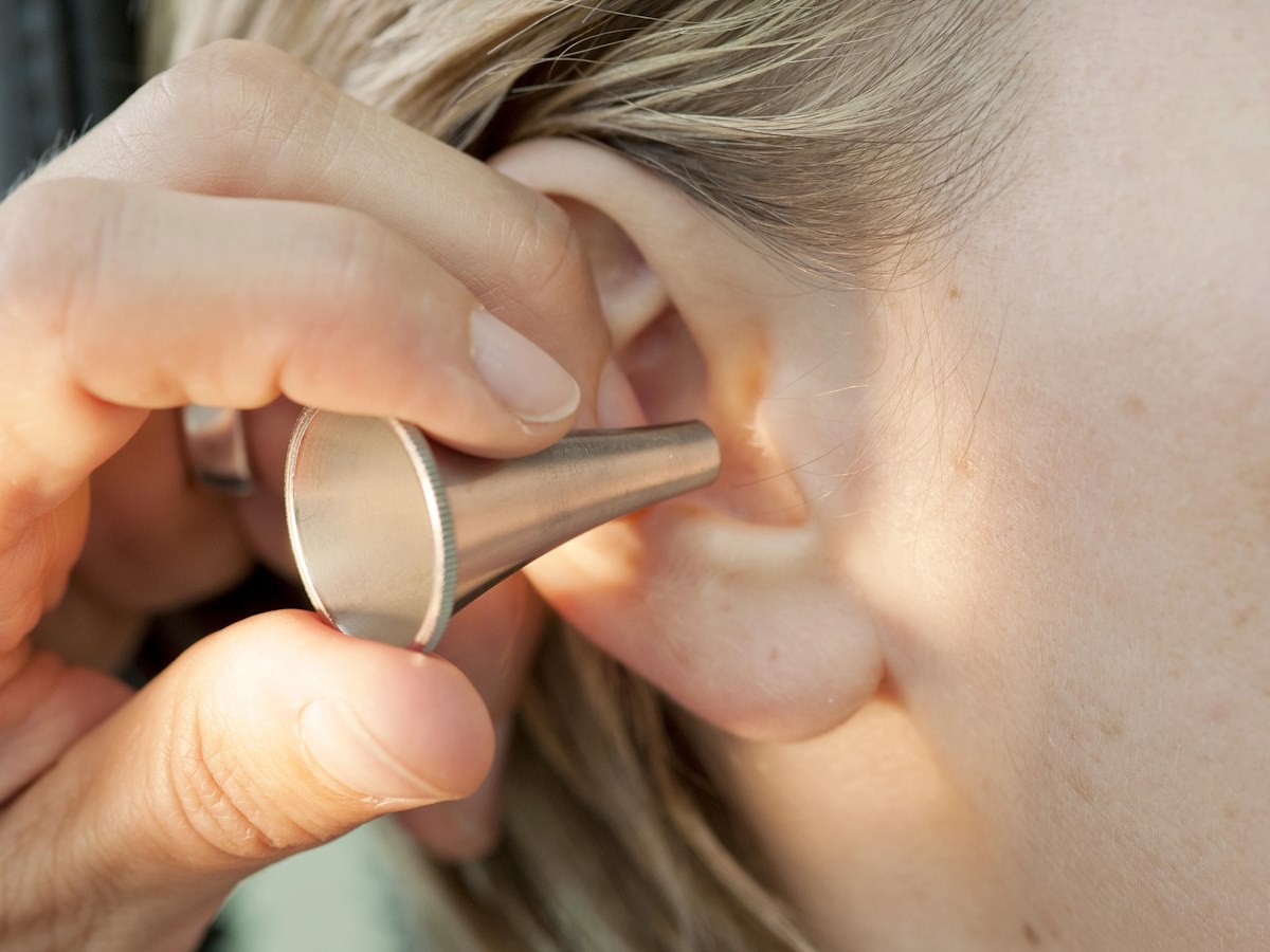 Правила ухода за ушами: как чистить и избежать болезней