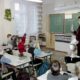 Выгонят из школы за телефон: в России хотят запретить смартфоны на уроках