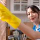 Помыть окна быстро и без разводов – реально: хитрый трюк от опытных хозяек
